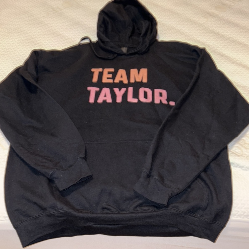 Team Taylor (Swift) black hoodie XL